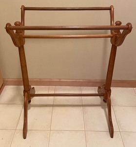 lot 258 image: Wooden Quilt Rack