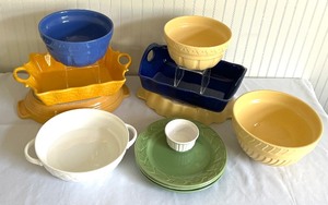 lot 94 image: Colorful Kitchen Ware
