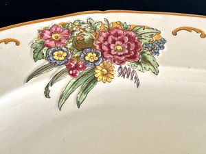 lot 44 image: Vintage Royal Doulton Floretta Platter