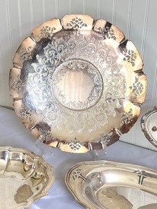 lot 91 image: Variety of Vintage Silver Plate Items
