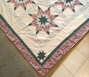 lot 266 image: Quilted Duvet Cover with Star Pattern