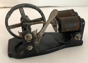 lot 271 image: Variety of Vintage Treasures
