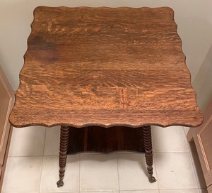 lot 281 image: Vintage Claw Foot Parlor Table