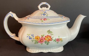 lot 283 image: Vintage Alfred Meakin Teapot, Sugar and Creamer Set