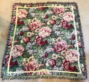 lot 299 image: Lovely Floral Throw