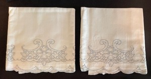 lot 305 image: 8 Elegant Pillow Cases