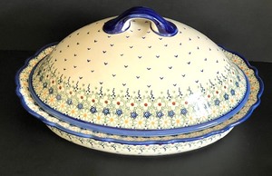 lot 50 image: Unikat Polish Pottery Covered Dish