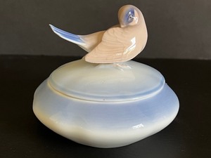 lot 40 image: Bing and Grndahl Trinket Box No. 1623