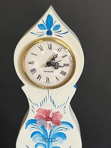 lot 42 image: Decorative Wooden Rosemaling Clock