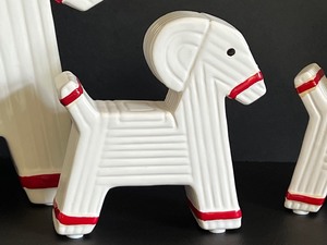 lot 58 image: Three Ceramic Decorative Dana Horse Figurines