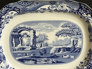 lot 47 image: Spode Platter