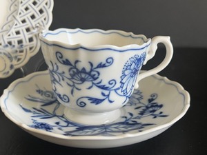 lot 46 image: Three Vintage Meissen Pieces