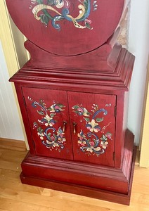 lot 3 image: Decorative Rosemaling Clock Cabinet