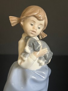 lot 81 image: NAO Lladro Figurine