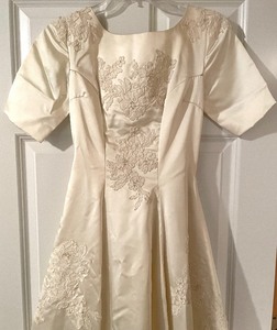 lot 317 image: Vintage Handmade Wedding Dress