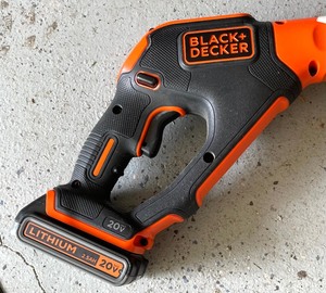 lot 410 image: Black & Decker Weed Whip with Battery and Charger