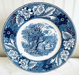 lot 377 image: Delightful Blue and White China Grouping