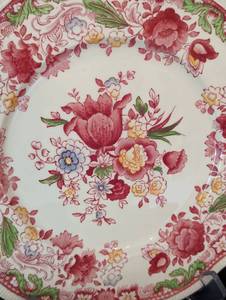 lot 101 image: Johnson Bros Dorchester Dish Set