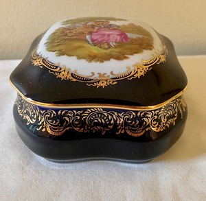 lot 332 image: Vintage Limoges France Trinket Box