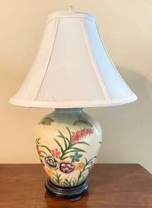 lot 176 image: Fun Floral Table Lamp