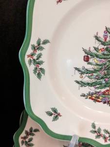 lot 108 image: (15) Spode Scalloped Christmas Tree Salad Plates