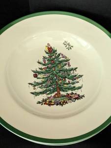 lot 109 image: (12) Spode Christmas Tree PlateBowls