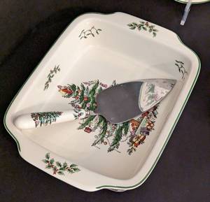 lot 111 image: Spode Christmas Tree Servingware
