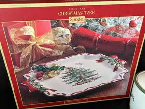 lot 114 image: Spode Christmas Tree Servingware