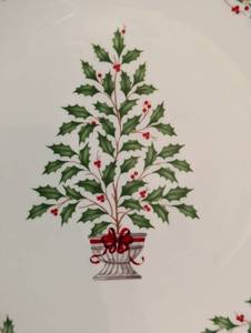 lot 117 image: Lenox Holiday Holly Tree Dish Set
