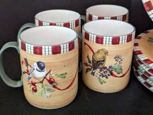 lot 120 image: Lenox Winter Greetings Dish Set