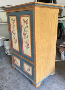 lot 386 image: Floral Wooden Cabinet with Lower Storage