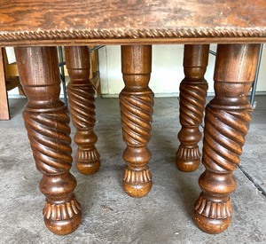 lot 387 image: Vintage Round Table with Spiral Legs