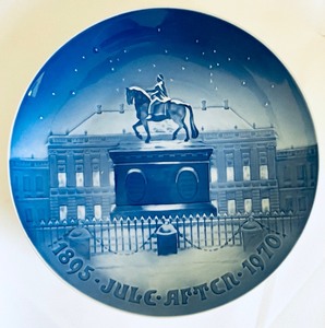 lot 393 image: 7 Royal Copenhagen Collectable Plates