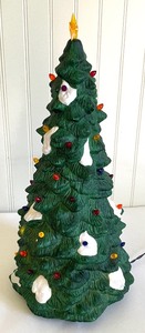 lot 395 image: Department 56 Light Up Tree and 4 Benches