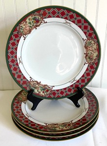 lot 398 image: Festive Holiday Grouping