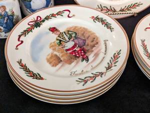 lot 123 image: Royal Gallery All the Days of Christmas Dish Set