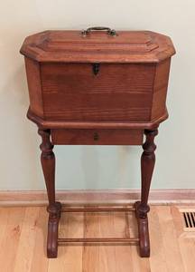 lot 125 image: Petite Vintage Wood Cabinet