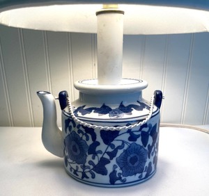 lot 424 image: Petite Cobalt Blue and White Teapot Themed Lamp