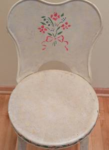 lot 126 image: Adorable Painted Metal Childrens Chair