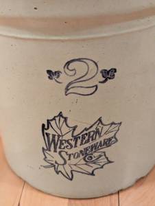 lot 127 image: Western Stoneware 2 Gallon Crock