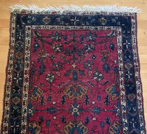 lot 426 image: Lovely Vintage Rug