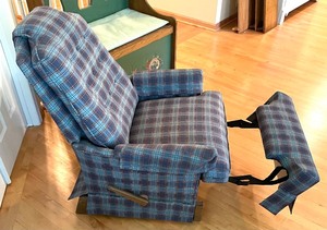 lot 427 image: Vintage Plain Upholstered Recliner