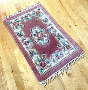 lot 428 image: Vintage Petite Floral Rug