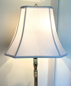 lot 429 image: Distinctive Brass Floor Lamp