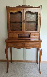 lot 132 image: Vintage Wood Secretary Cabinet