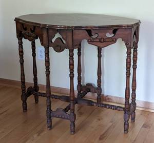 lot 19 image: Gorgeous Antique Accent Table