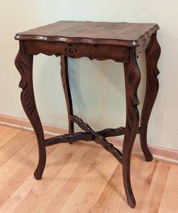 lot 146 image: Petite Vintage Inlaid Wood Accent Table