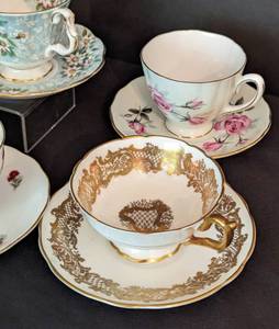 lot 174 image: Assorted Vintage Porcelain Teacups