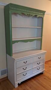 lot 4 image: Stanley Painted Display Hutch