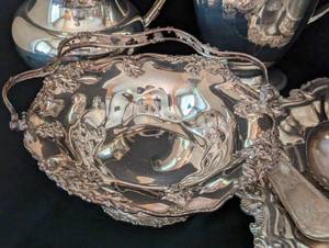 lot 337A image: Vintage Silver Plated Teapots and Servingware